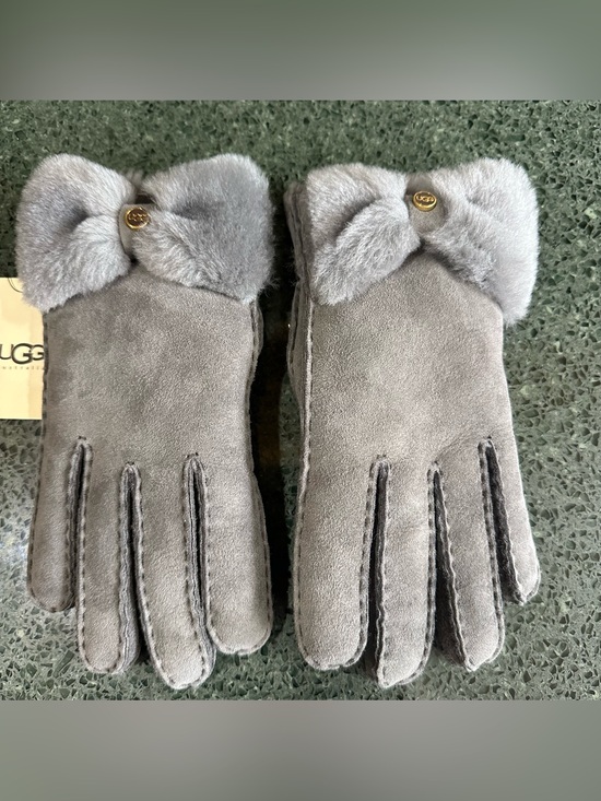 UGG Accessories - UGG Gloves Shearling Water Resistant Bow Shorty Gray Large Holiday Gift NEW